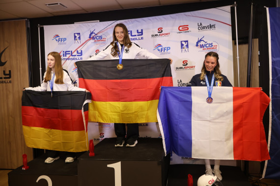 Siegerehrung ISF Junior - li Maya Goldwasser, mitte Julia Schweizer