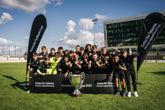 Porsche Fußball Cup 2022: Turniersieg für das U15-Team von VfL Borussia Mönchengladbach.