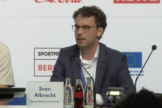 Sven Albrecht, Geschäftsführer der Special Olympics World Games Berlin 2023, spricht auf einer Pressekonferenz am Tag der Eröffnungsfeier u.a. über das sportliche Alleinstellungsmerkmal der Special Olympics.