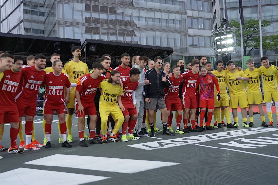 adidas Fußball-Eventserie "Lass Zocken" hält in Köln, um Stimmung für die EURO 24 zu machen.